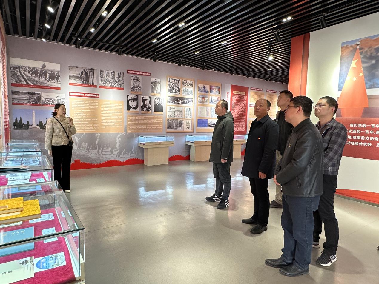 新滩投资公司开展红色教育运动3.jpg