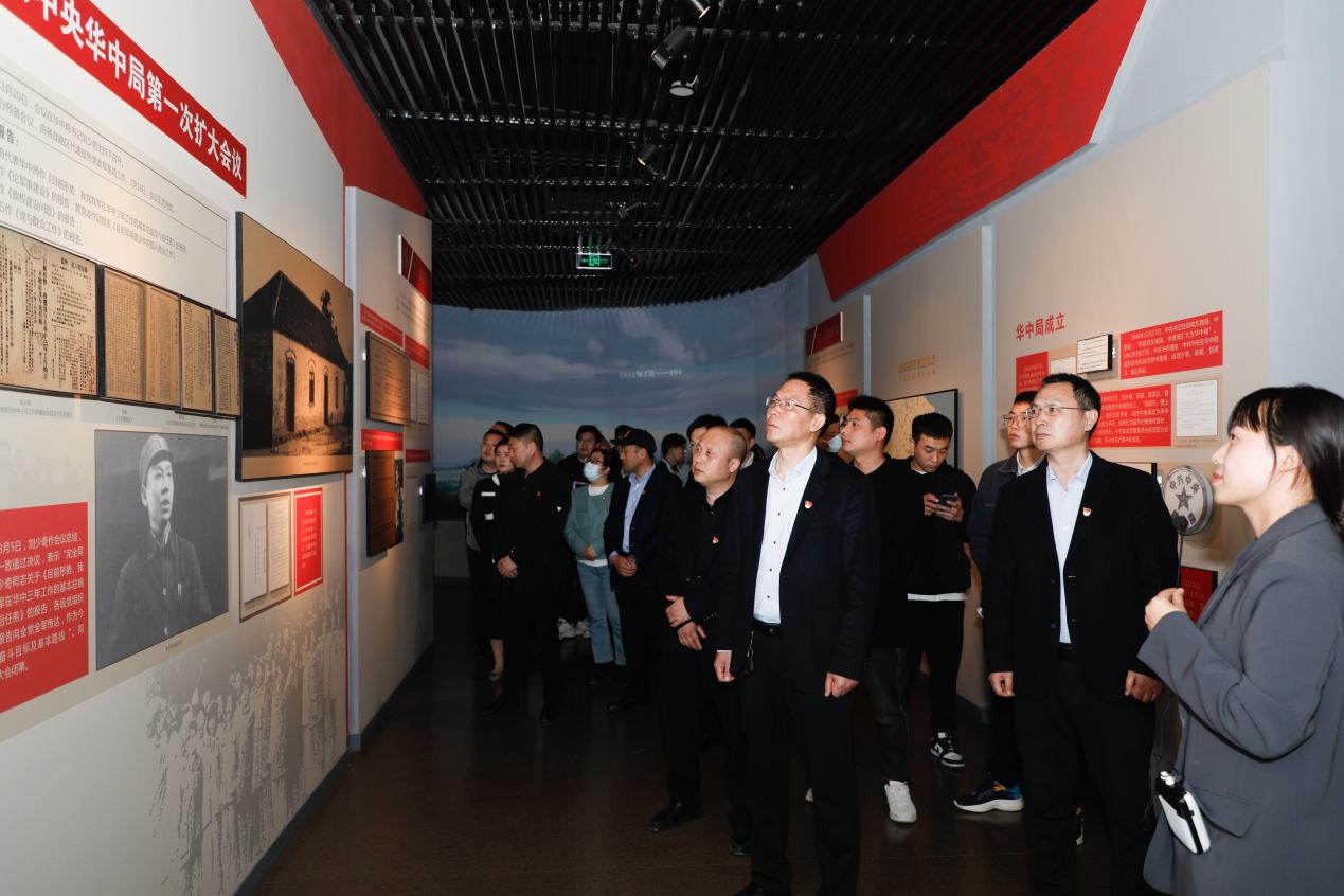 港产公司党支部开展&ldquo;思念革命先烈 传承红色基因&rdquo;主题党日运动2.jpg
